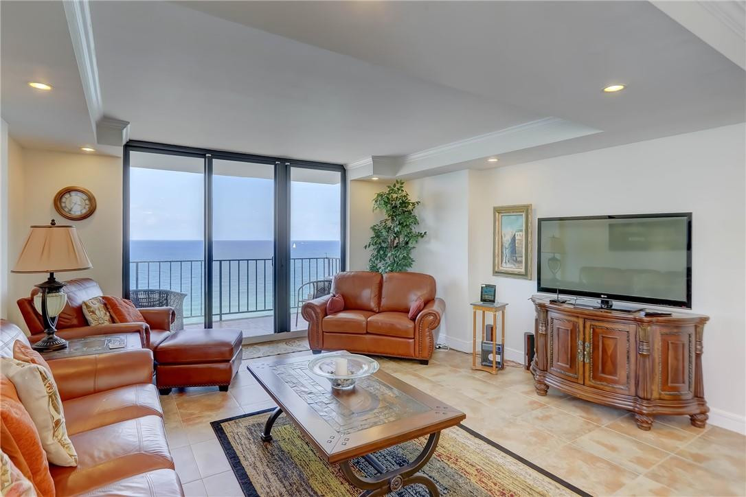 CRYSTAL TOWER - Residential