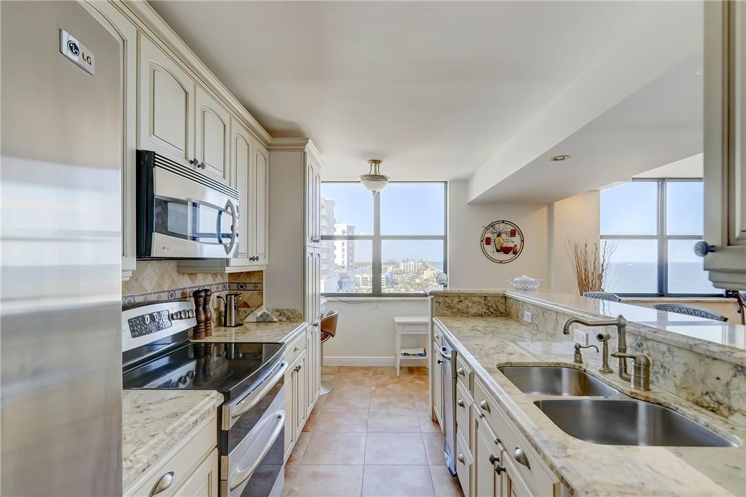 CRYSTAL TOWER - Residential