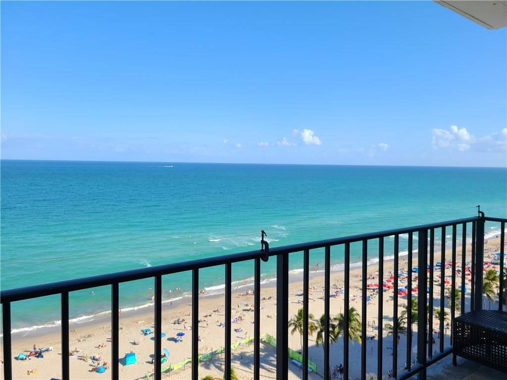 CRYSTAL TOWER - Residential