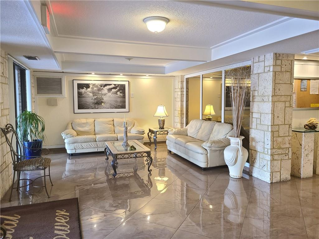 CRYSTAL TOWER - Residential