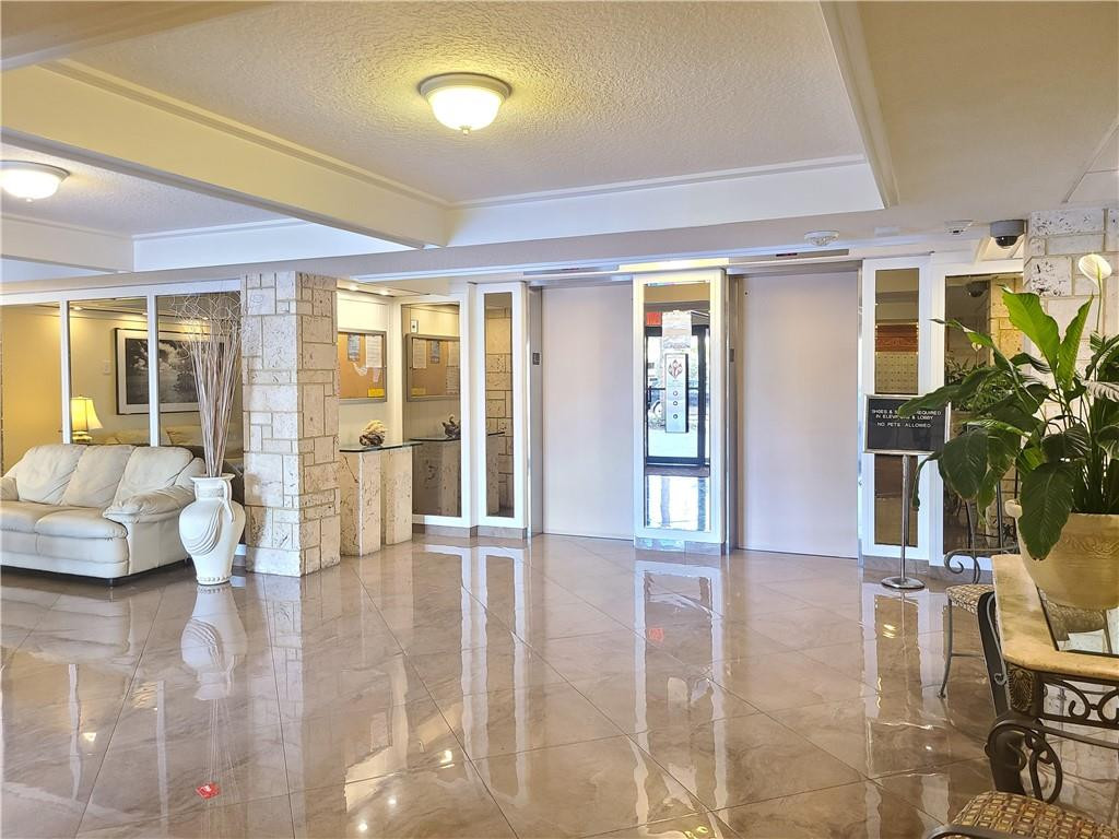 CRYSTAL TOWER - Residential