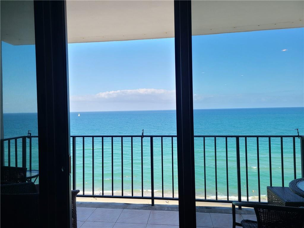 CRYSTAL TOWER - Residential