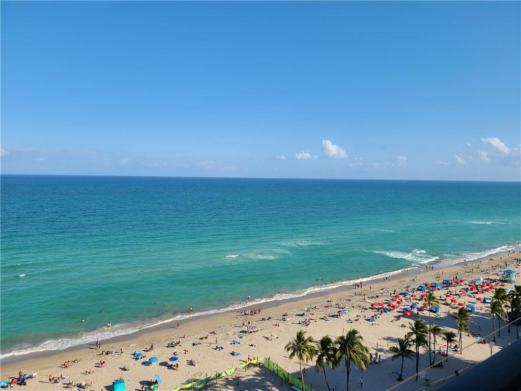 CRYSTAL TOWER - Residential