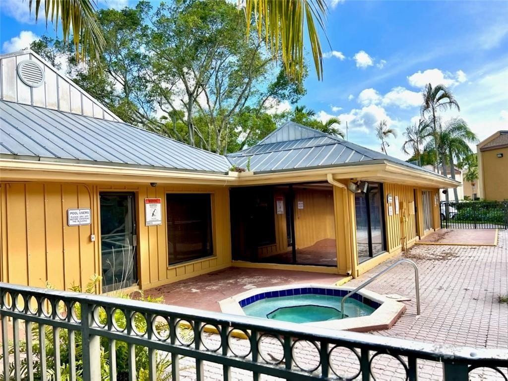 Arbor Keys Condo - Residential