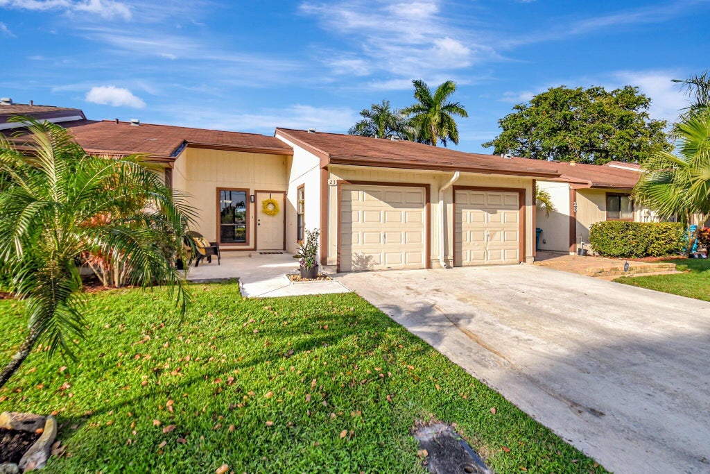 Photo of 23 Mayfair Lane, Boynton Beach, FL 33426 (MLS # R11065624)
