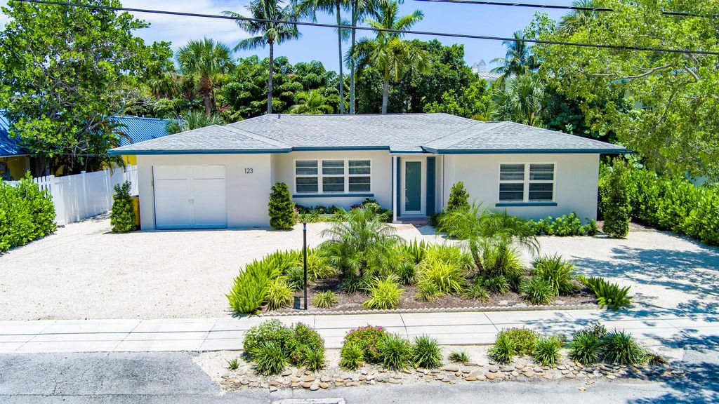 Photo of 123 SE 7th Avenue, Delray Beach, FL 33483 (MLS # R10909829)