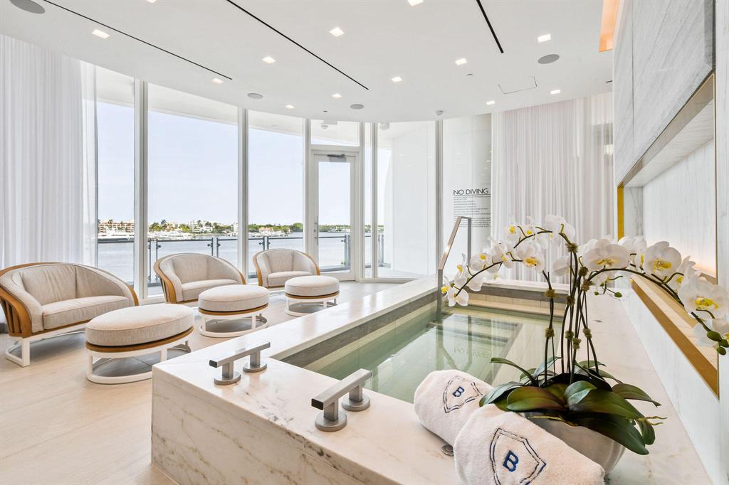 BRISTOL CONDO - Residential