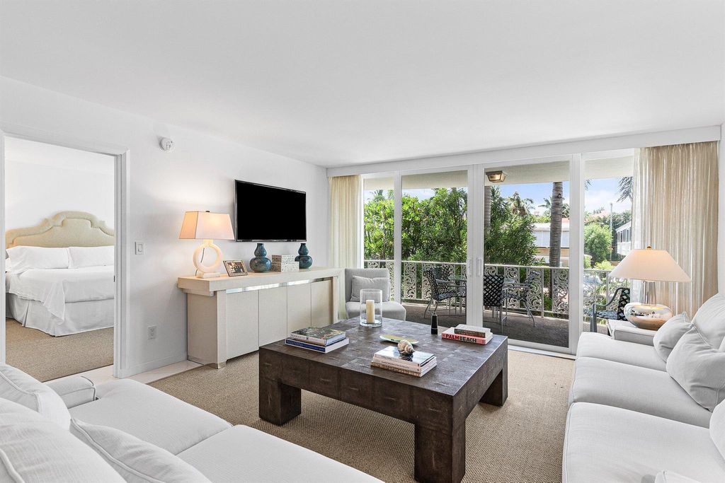 Photo of 227 Australian Avenue #1e, Palm Beach, FL 33480 (MLS # R11104009)