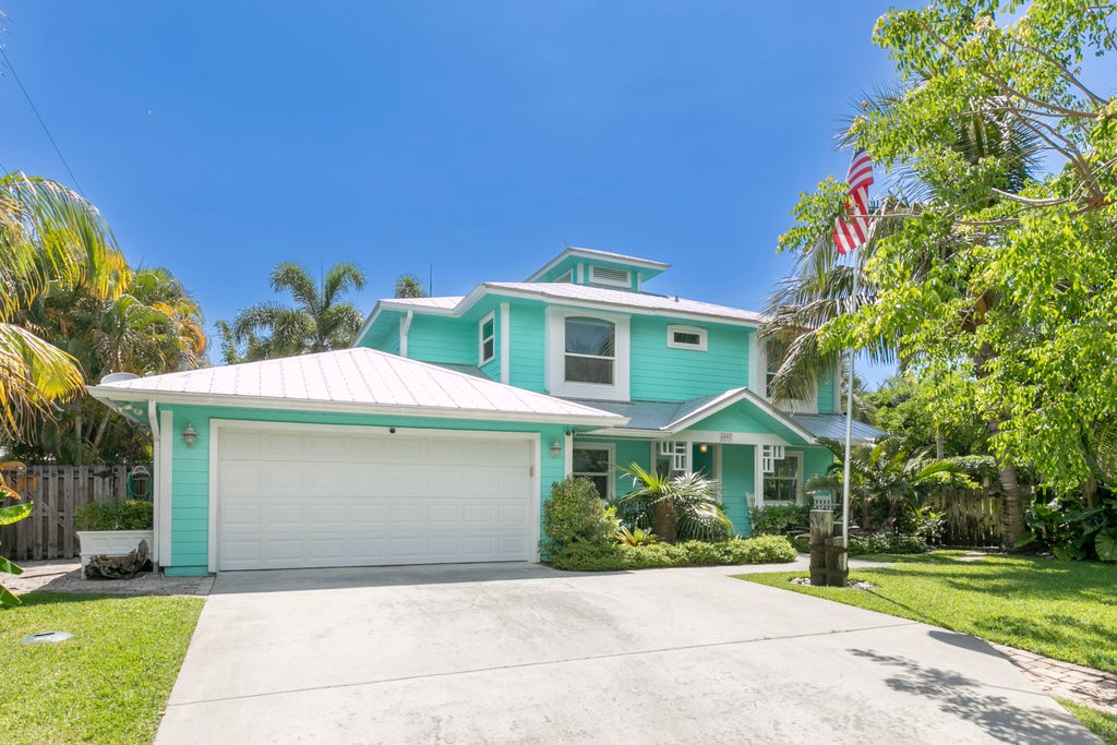 Photo of 4095 SE Bay Avenue, Stuart, FL 34997 (MLS # R10993931)