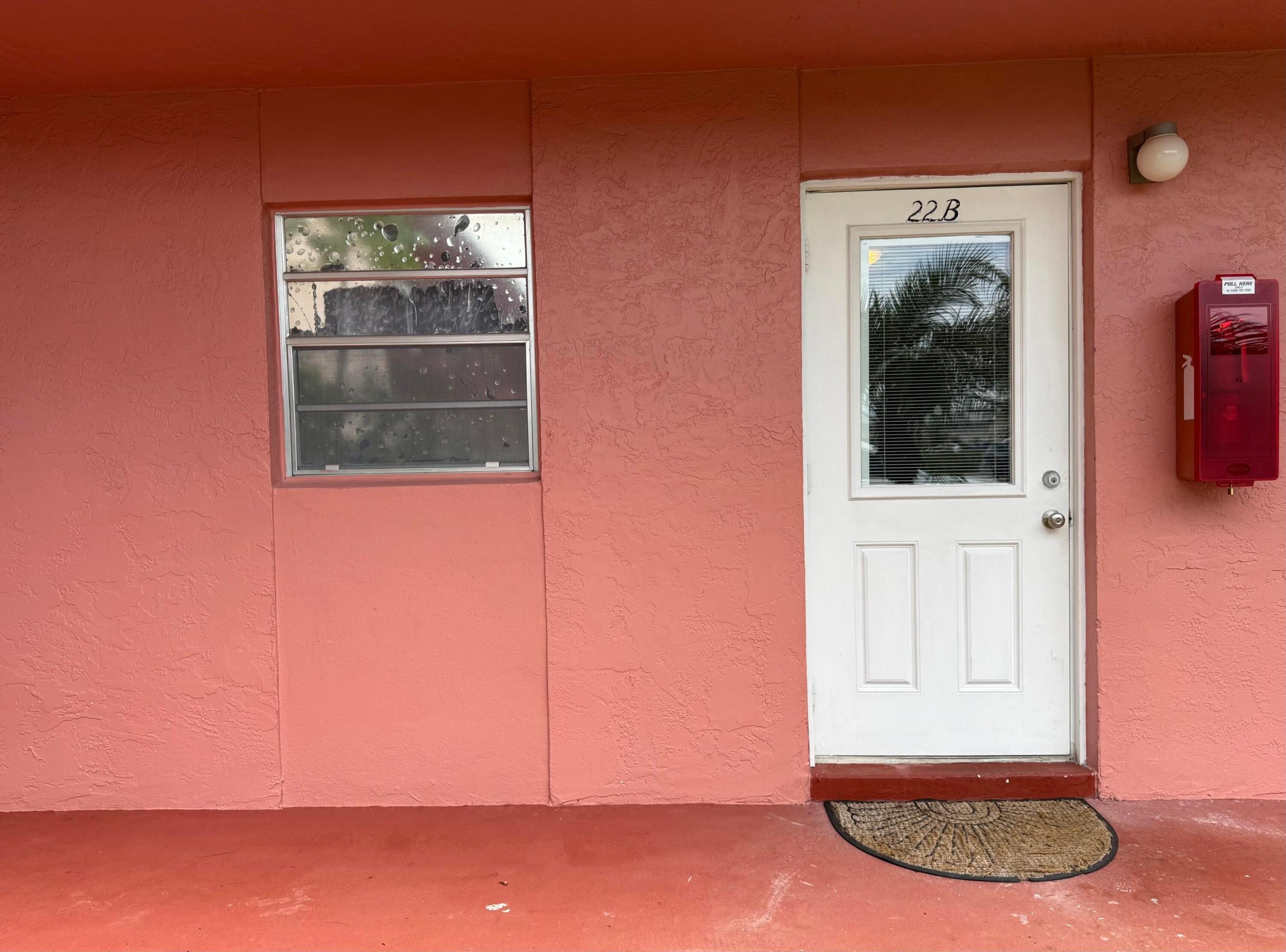 22 Golfs Edge B, West Palm Beach FL 33417