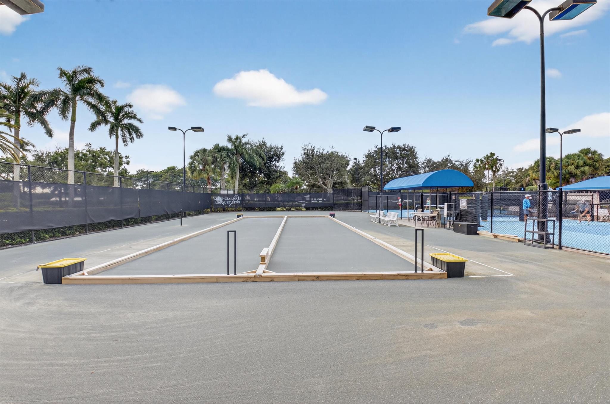 VALENCIA LAKES - Residential