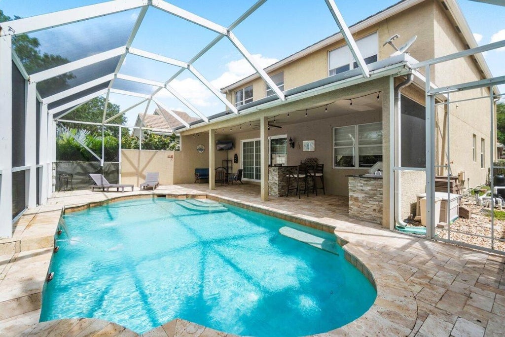 Photo of 140 Canterbury Place, Royal Palm Beach, FL 33414 (MLS # R10997164)