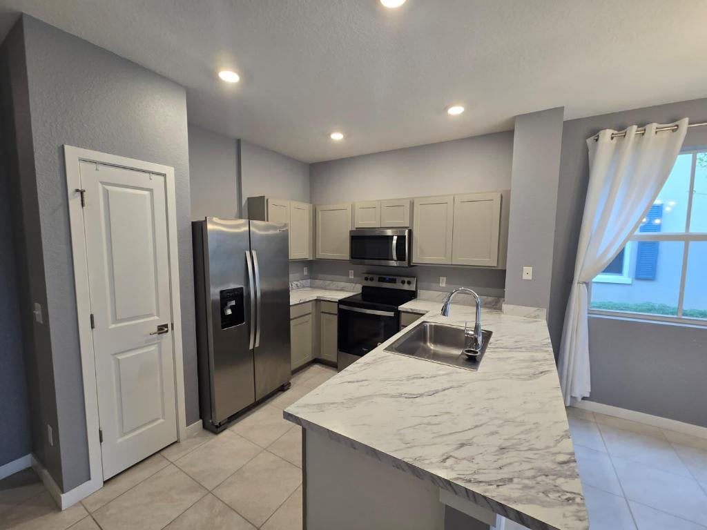 RIVIERA COVE - Residential Lease