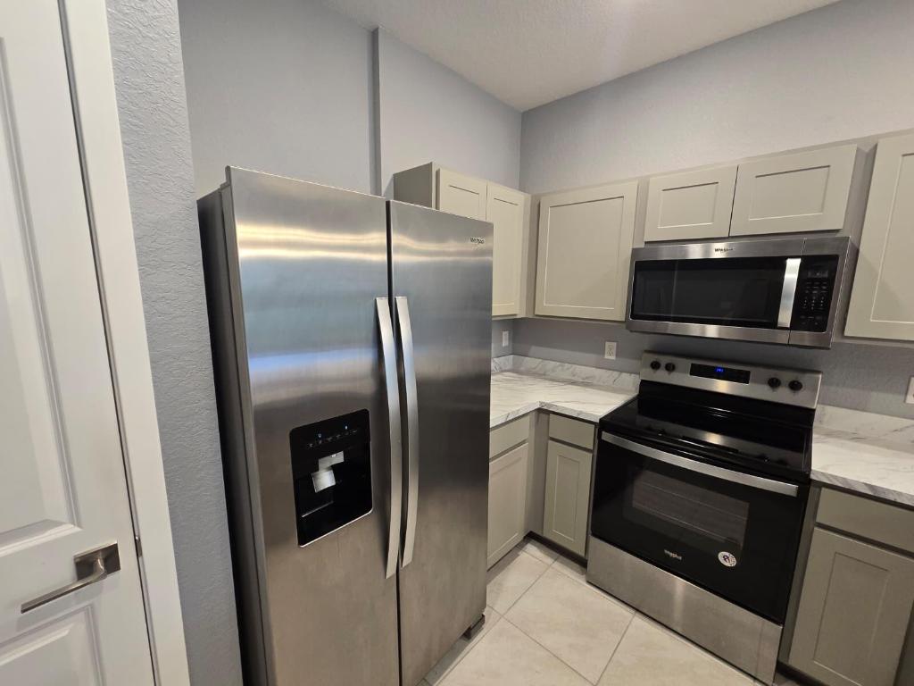 RIVIERA COVE - Residential Lease