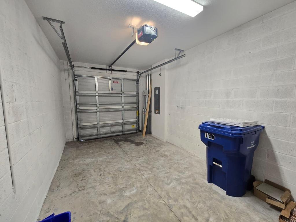 RIVIERA COVE - Residential Lease