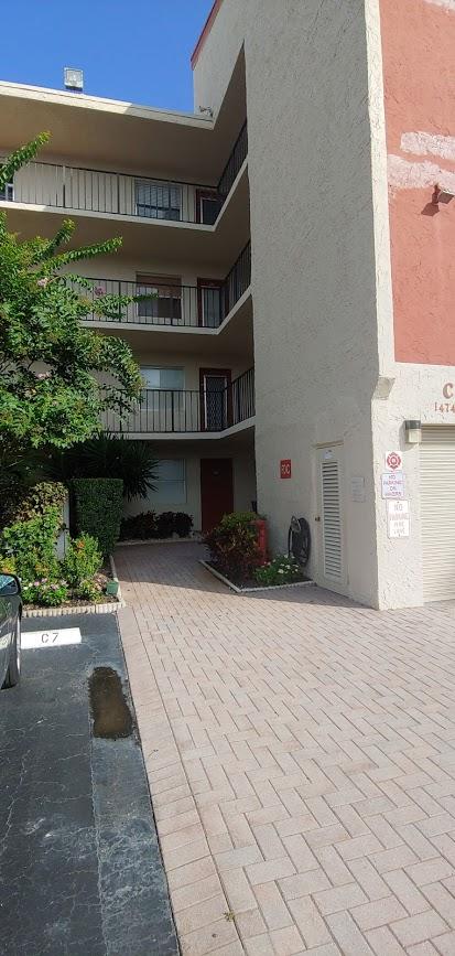 VILLAGES OF ORIOLE DEAUVILLE CONDO - Residential Lease