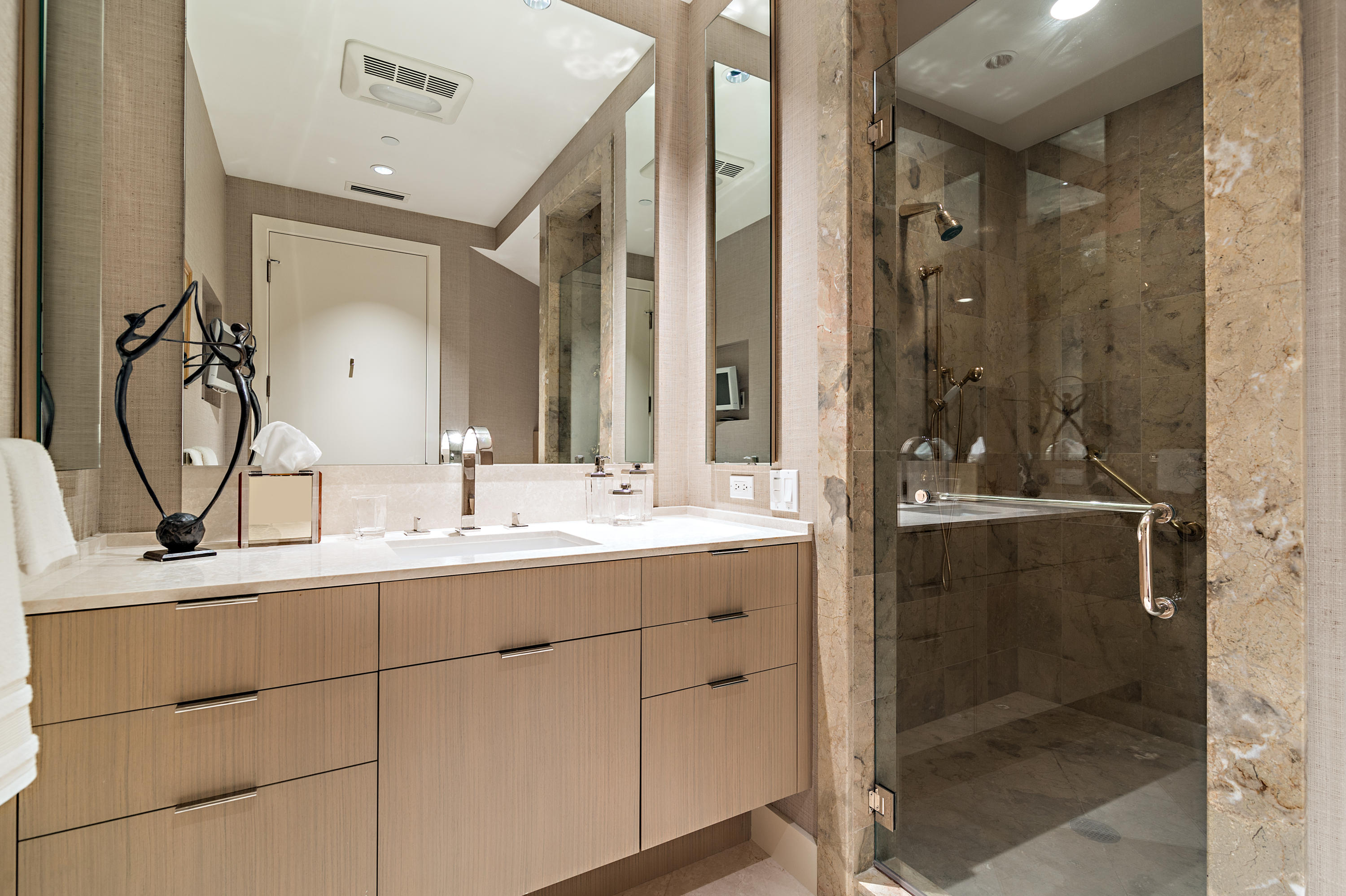 ONE WATERMARK PLACE OF THE PALM BEACHES - Residential