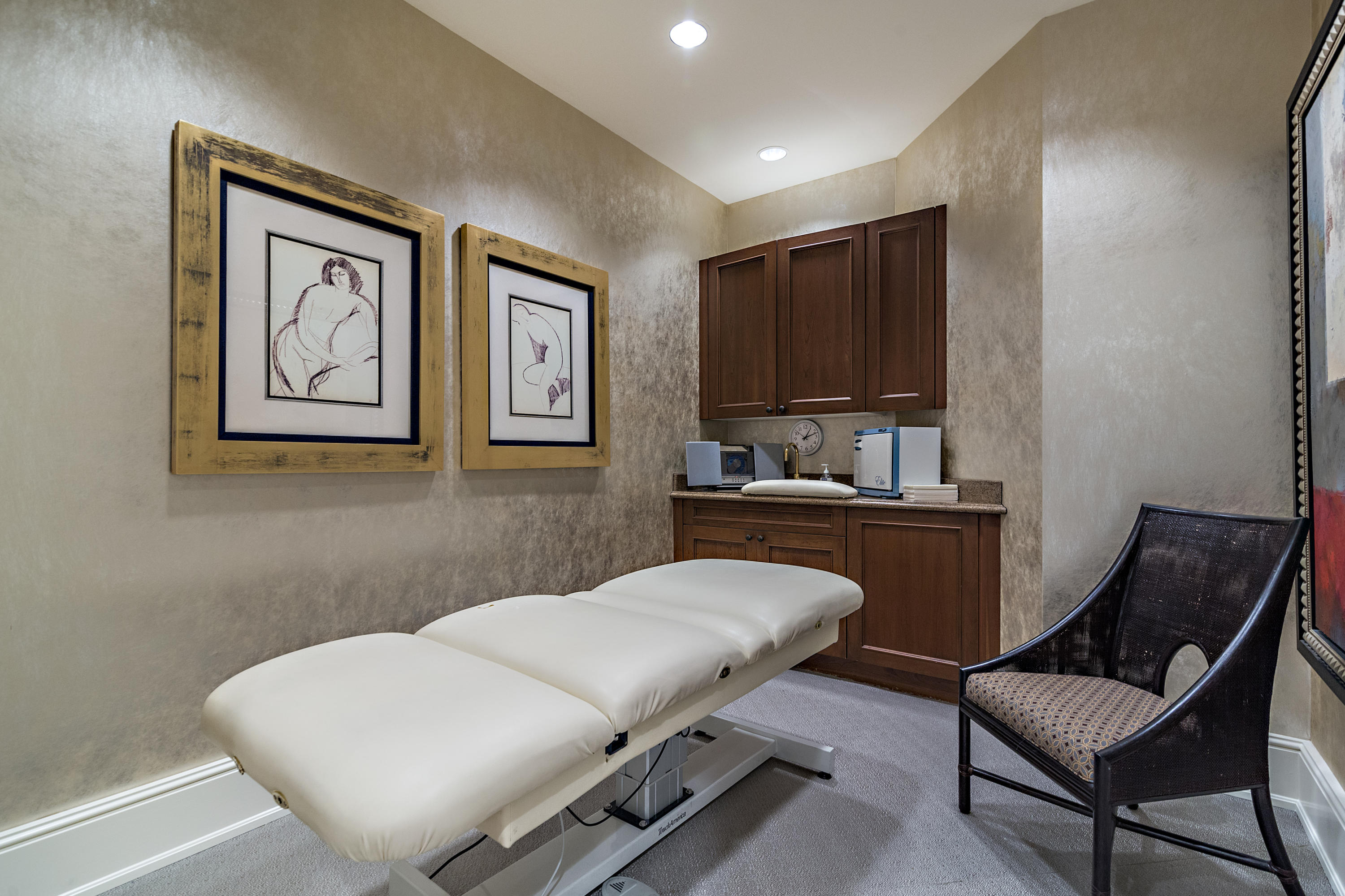 ONE WATERMARK PLACE OF THE PALM BEACHES - Residential