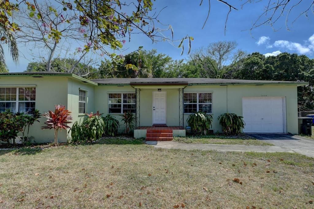 Photo of 1003 Georgia Avenue, Fort Pierce, FL 34950 (MLS # R10869457)