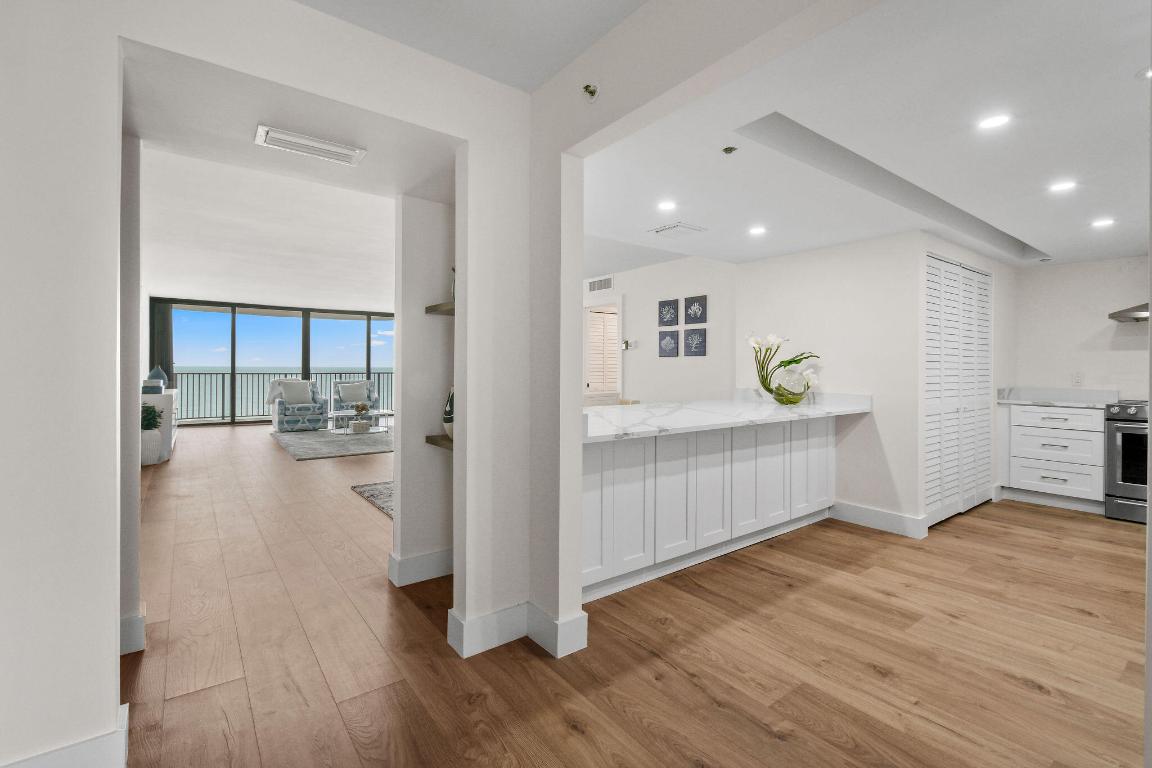 TEQUESTA TOWERS CONDO - Residential