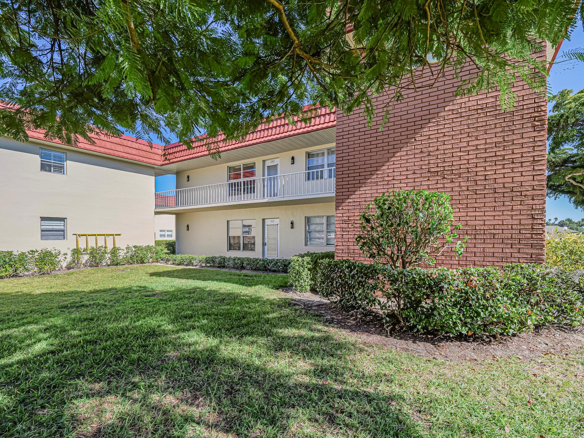 VISTA ROYALE PHASE IV BLD - Residential Lease