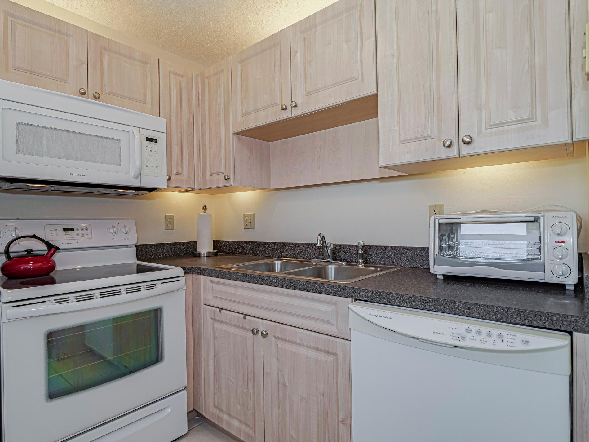 VISTA ROYALE PHASE IV BLD - Residential Lease