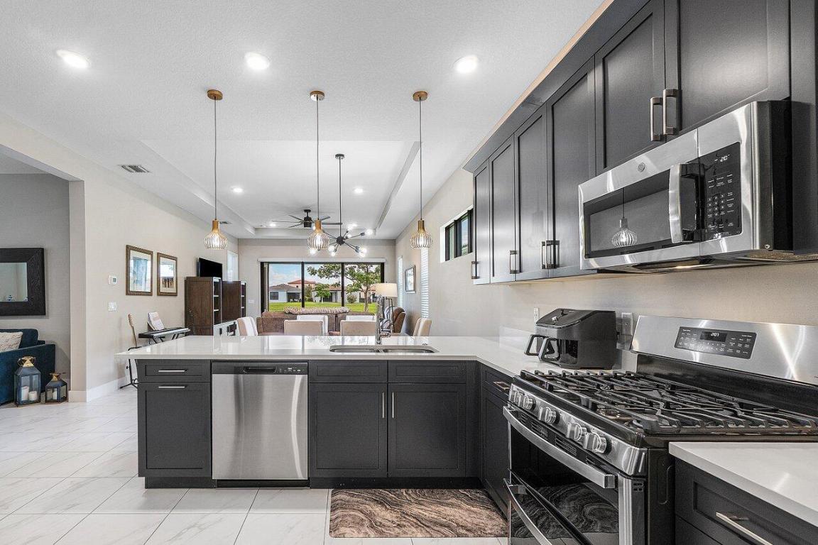 CRESSWIND PALM BEACH - Residential