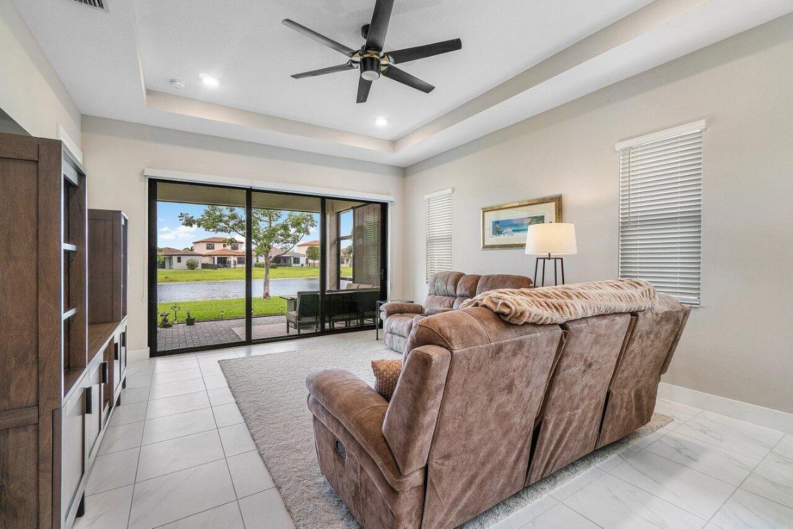 CRESSWIND PALM BEACH - Residential