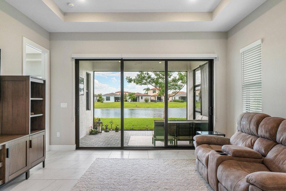 CRESSWIND PALM BEACH - Residential