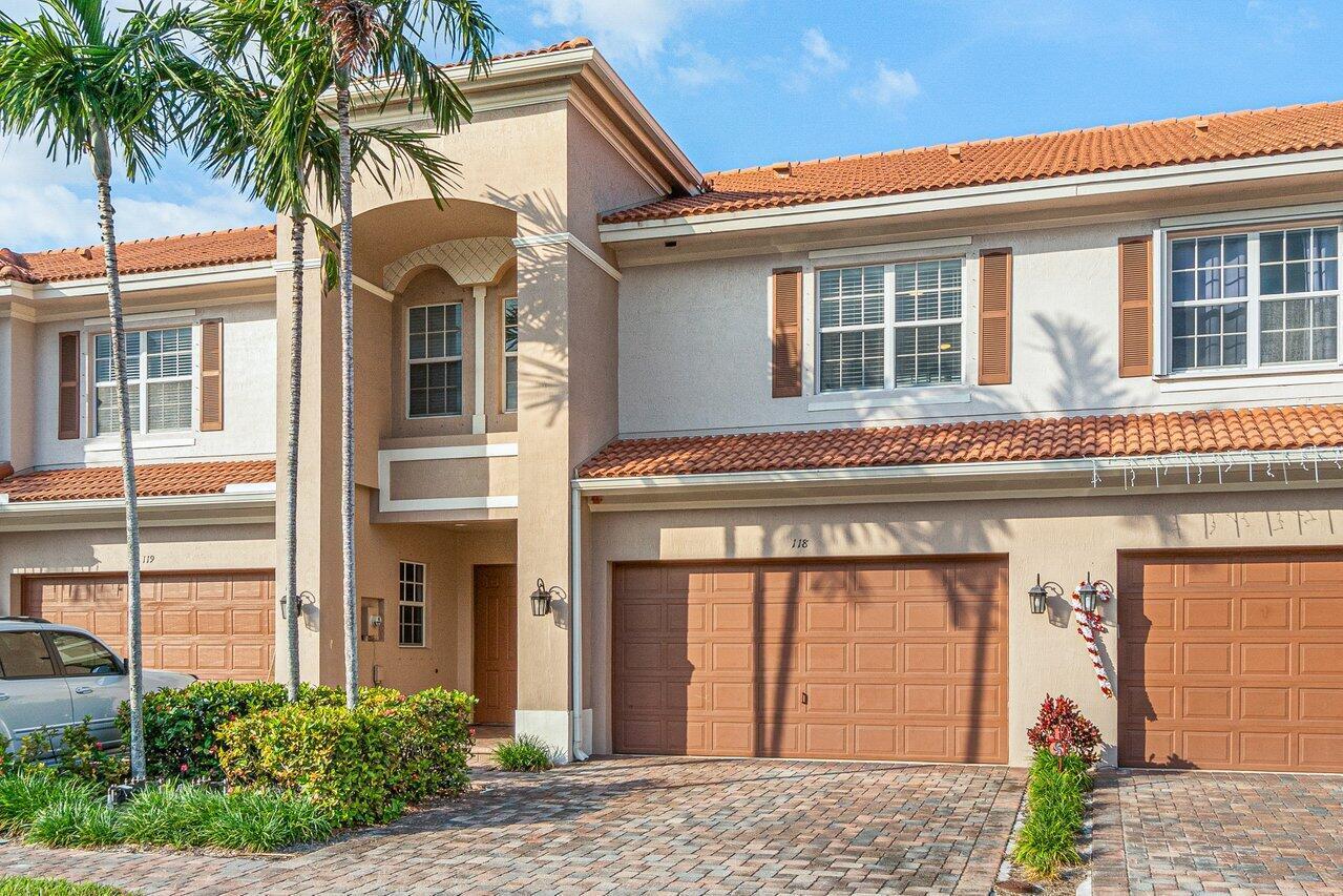 CARRIAGE POINTE TOWNHOMES PUD - Residential