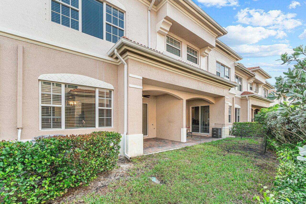 CARRIAGE POINTE TOWNHOMES PUD - Residential
