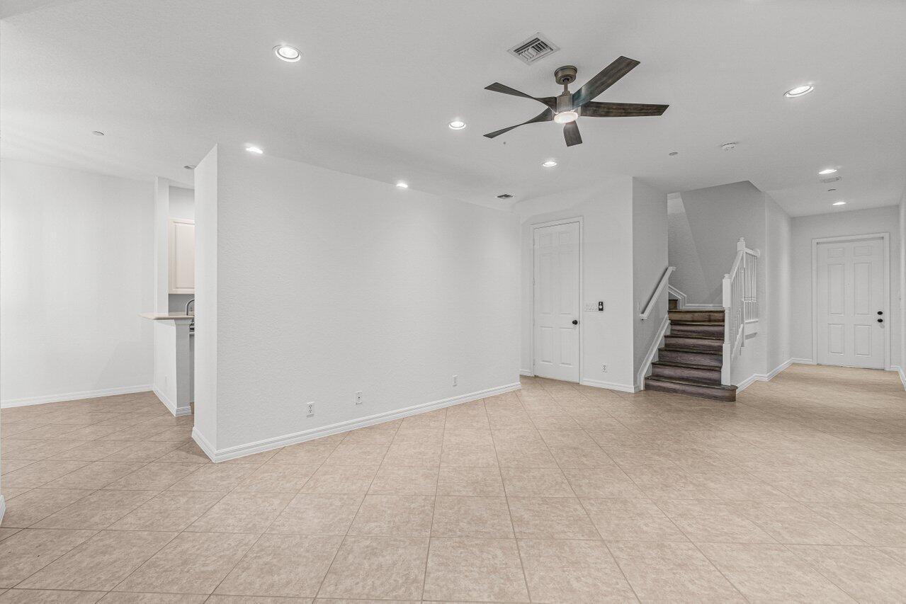 CARRIAGE POINTE TOWNHOMES PUD - Residential