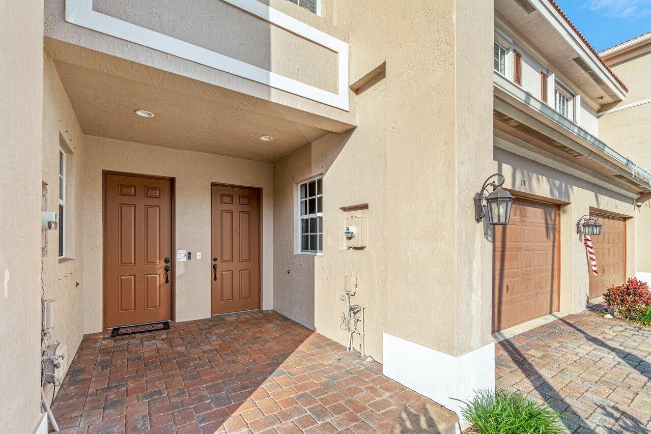 CARRIAGE POINTE TOWNHOMES PUD - Residential