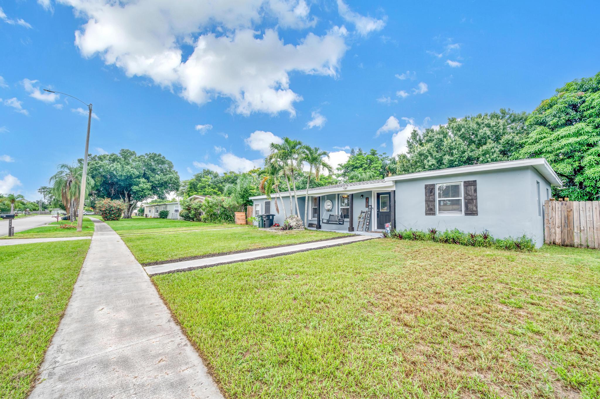 131 SE Castana Court