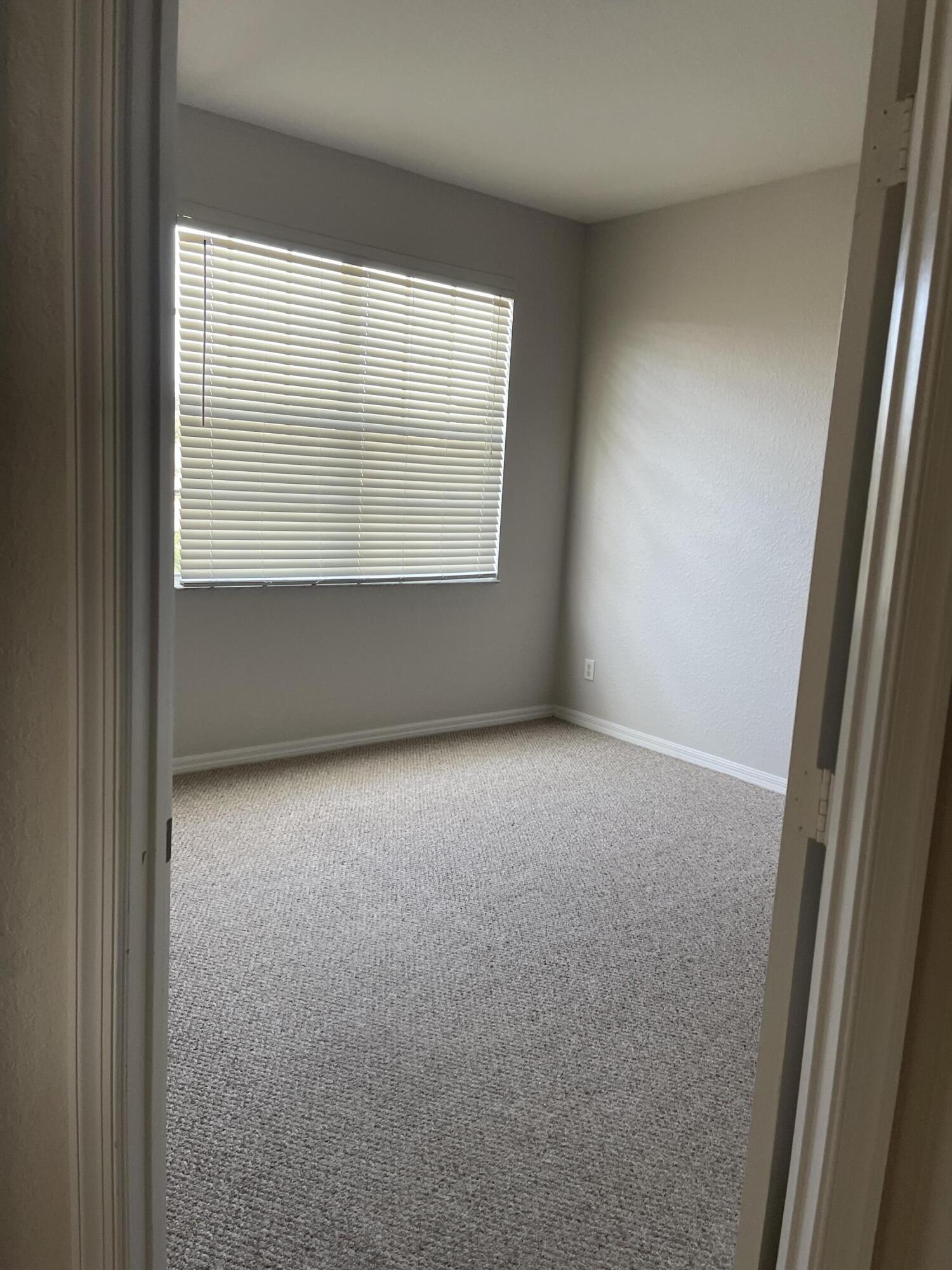 LEXINGTON LAKES - Residential Lease