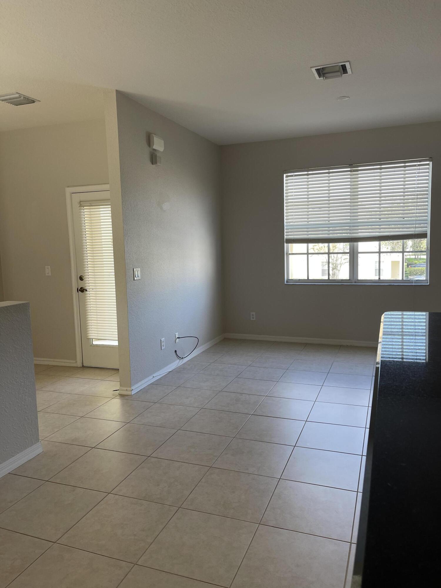 LEXINGTON LAKES - Residential Lease