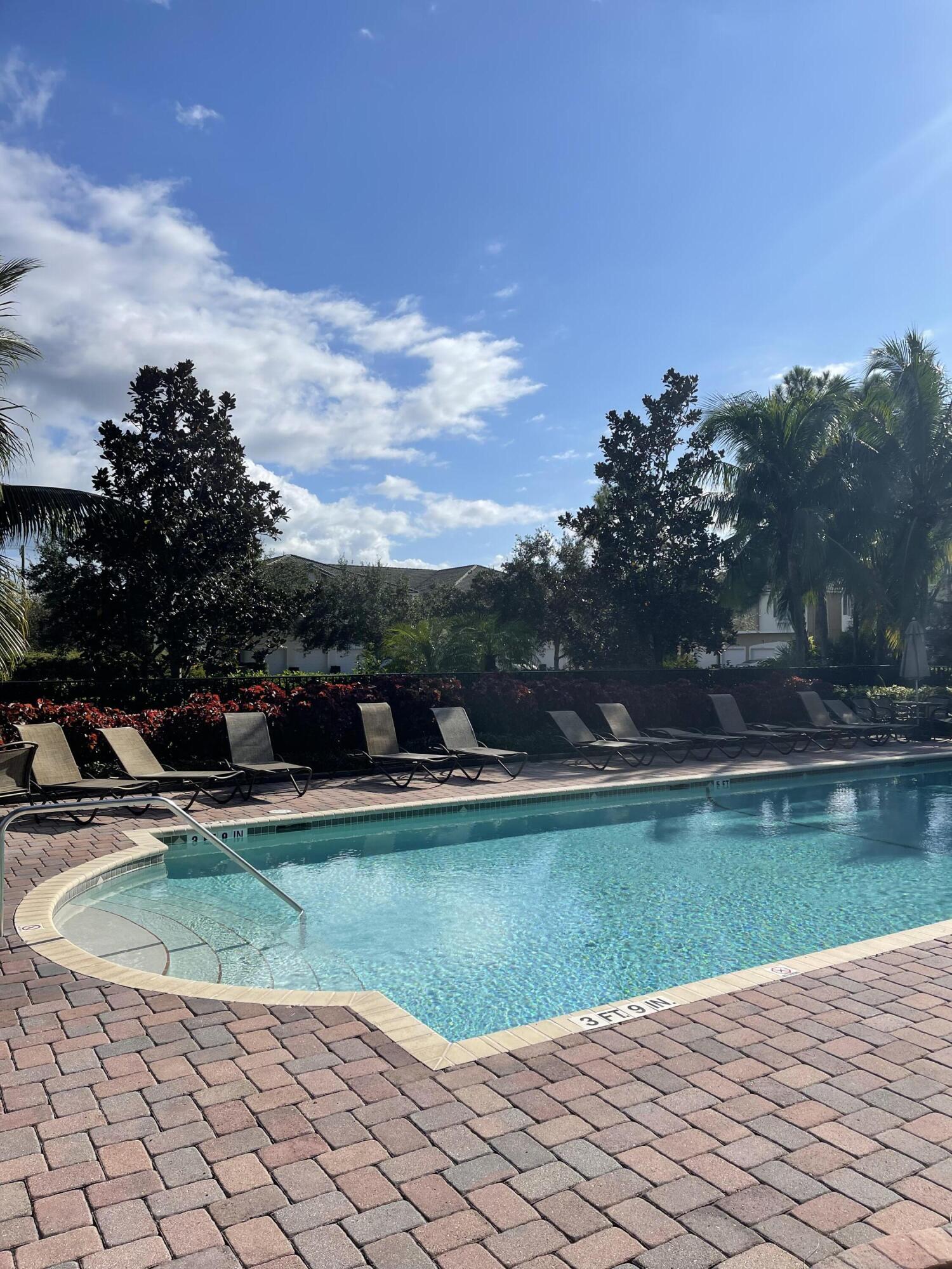 LEXINGTON LAKES - Residential Lease