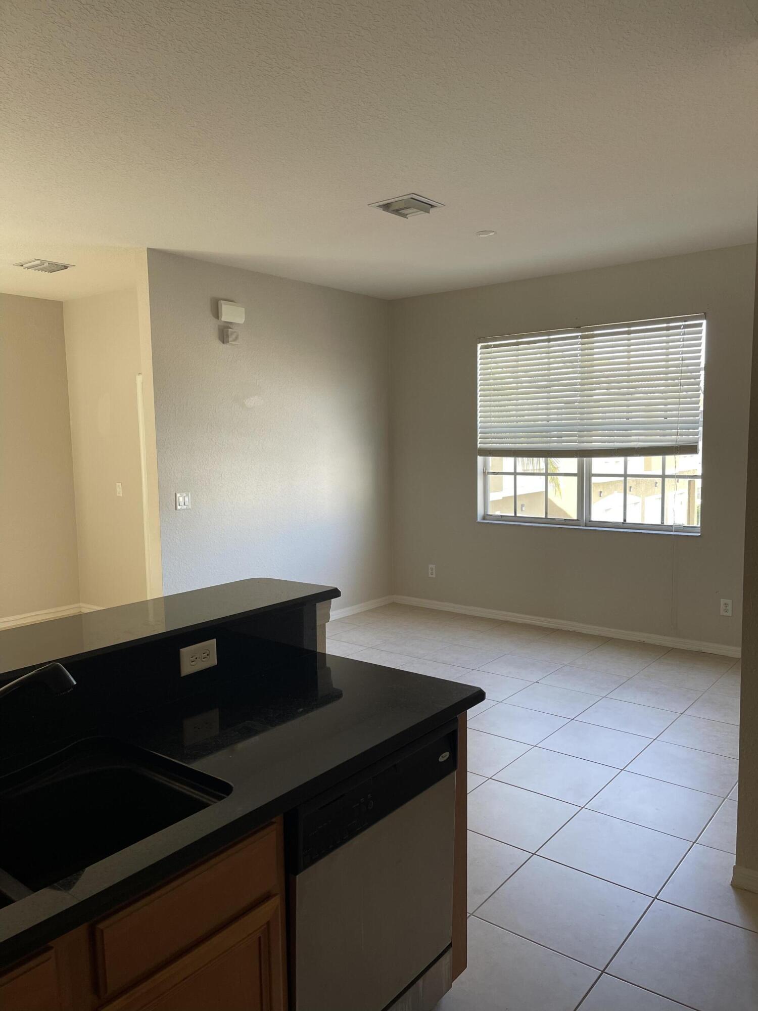LEXINGTON LAKES - Residential Lease