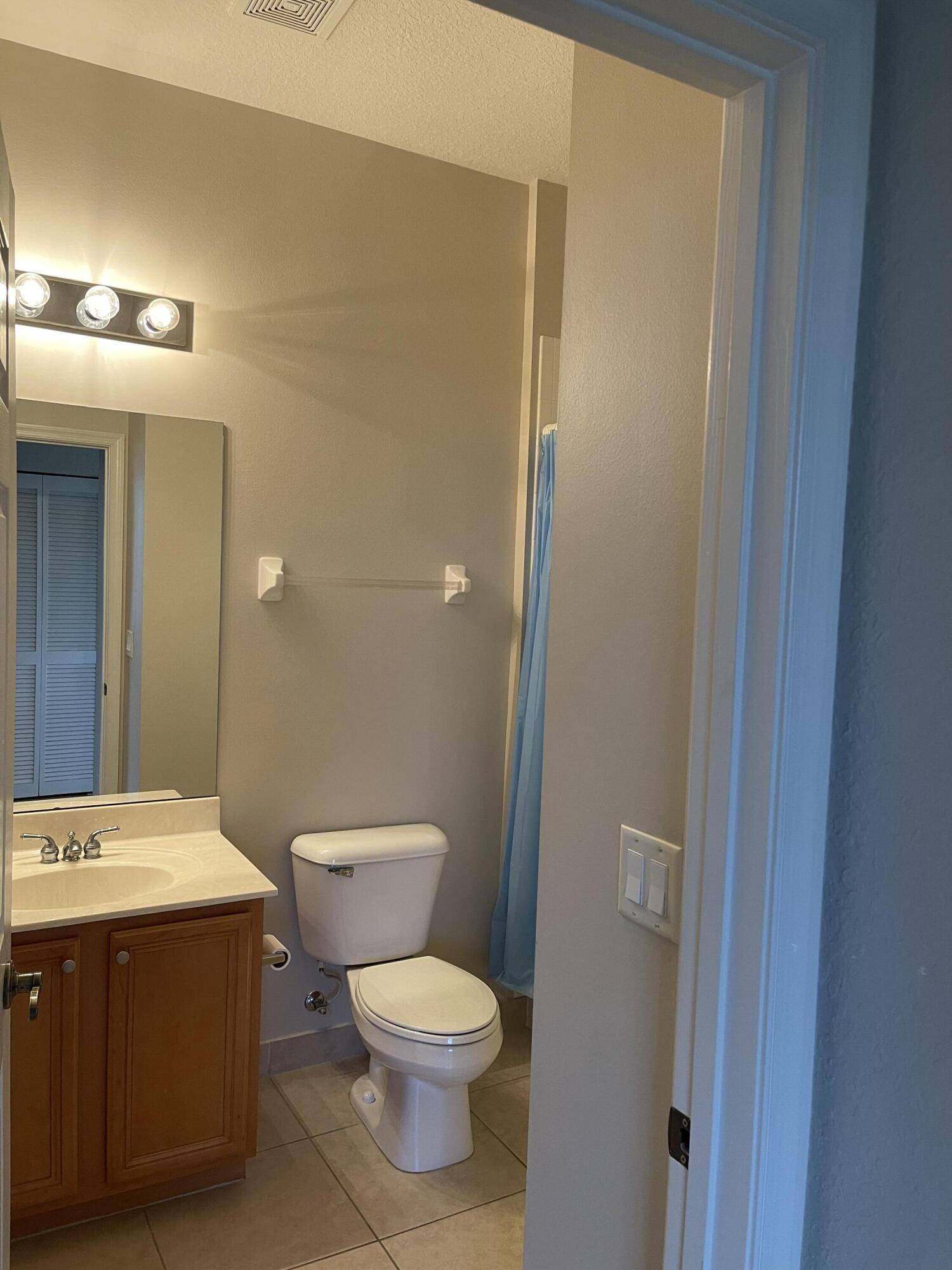 LEXINGTON LAKES - Residential Lease