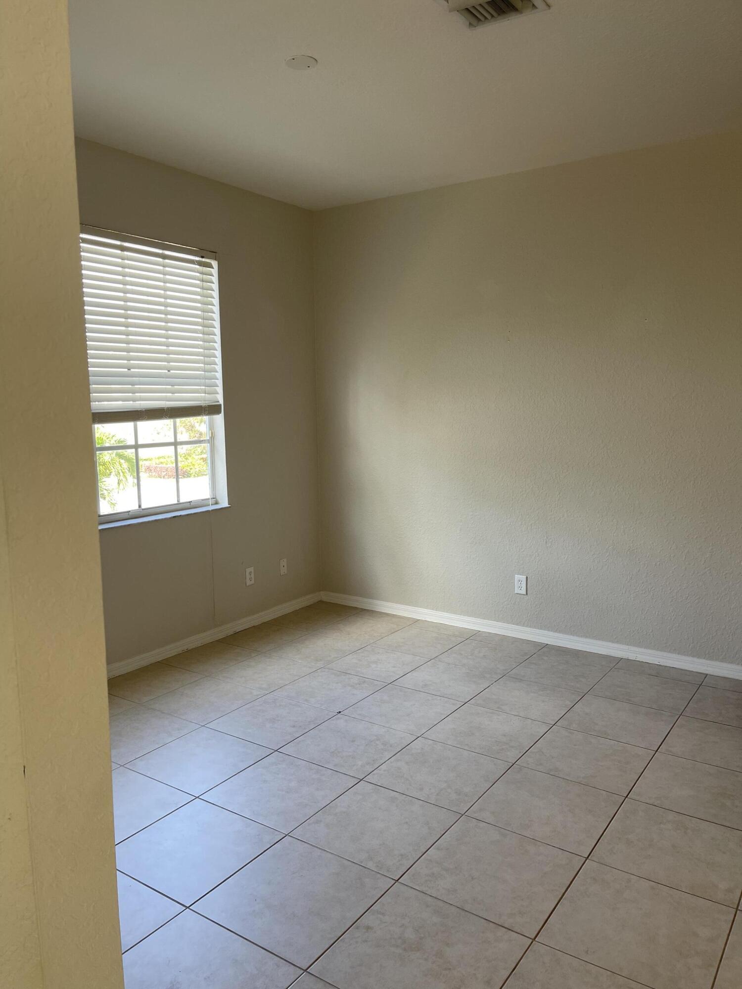 LEXINGTON LAKES - Residential Lease