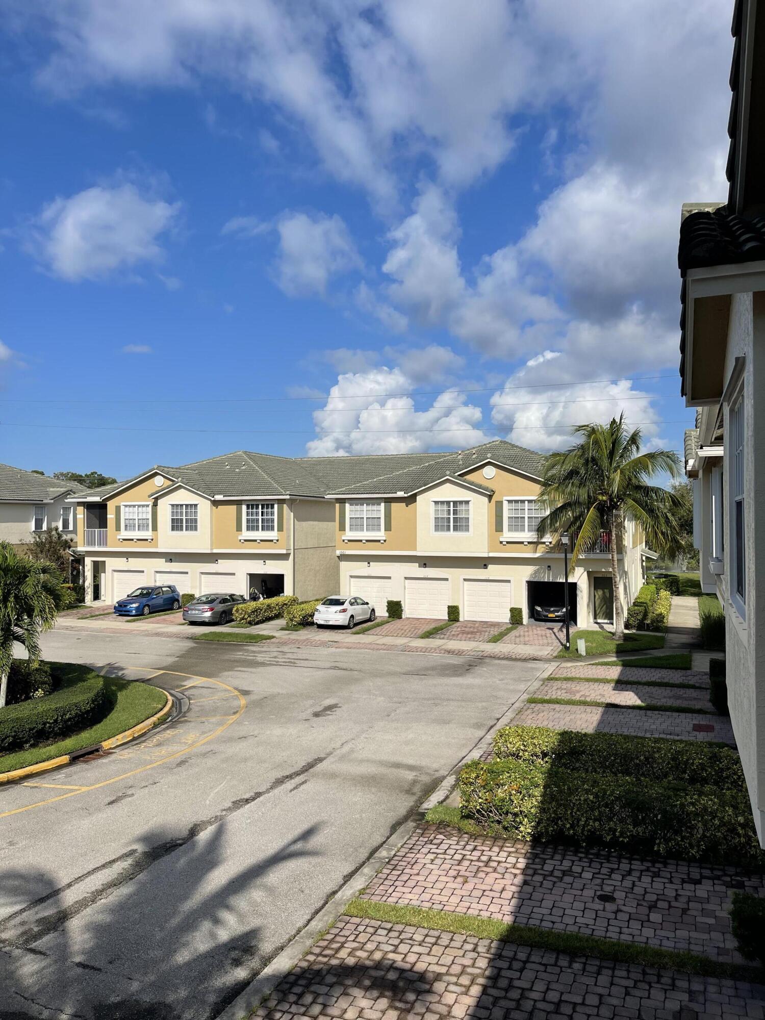 LEXINGTON LAKES - Residential Lease