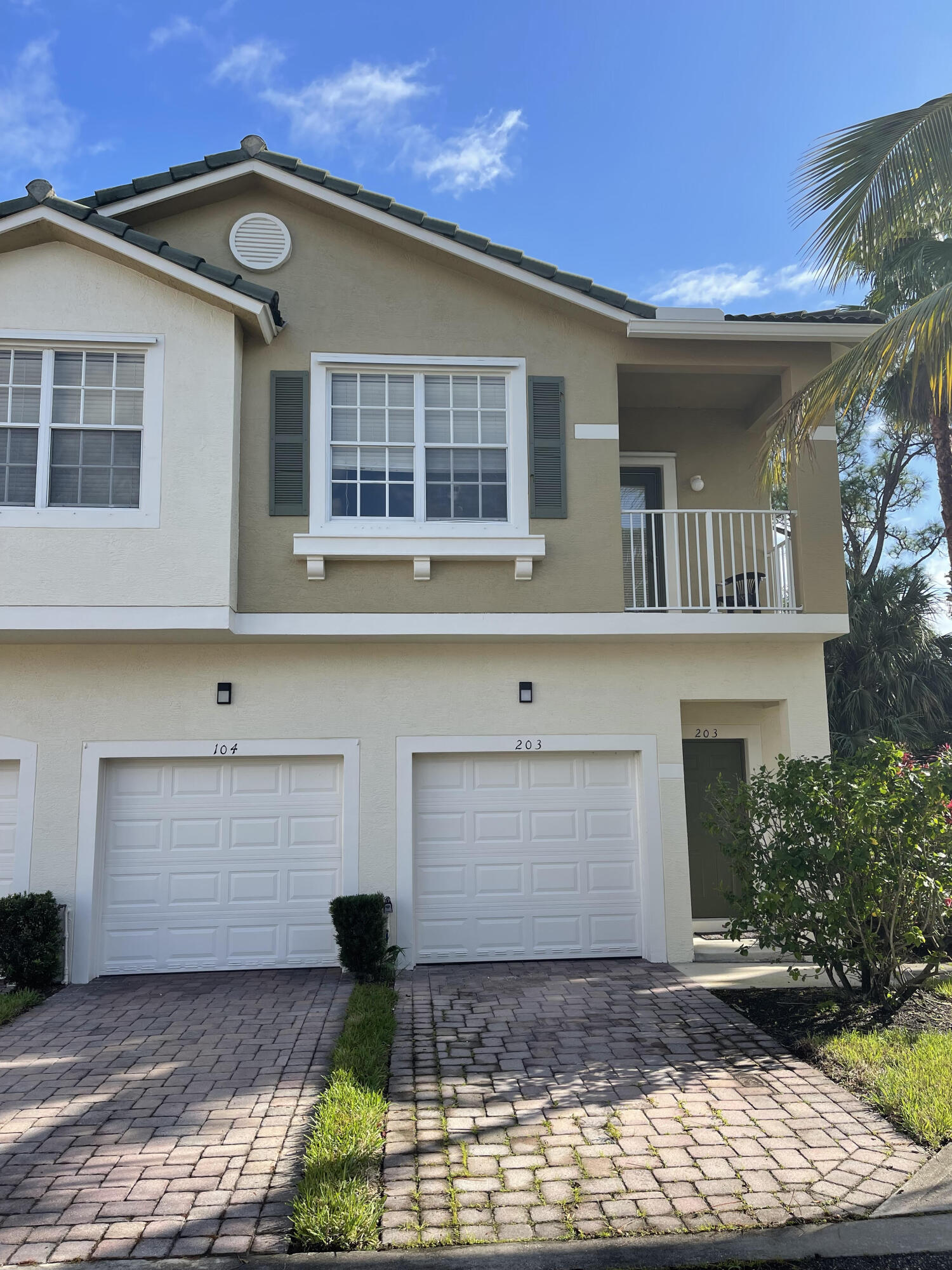 LEXINGTON LAKES - Residential Lease