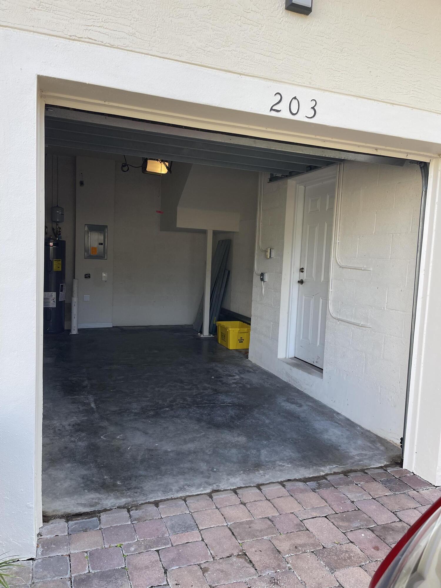 LEXINGTON LAKES - Residential Lease