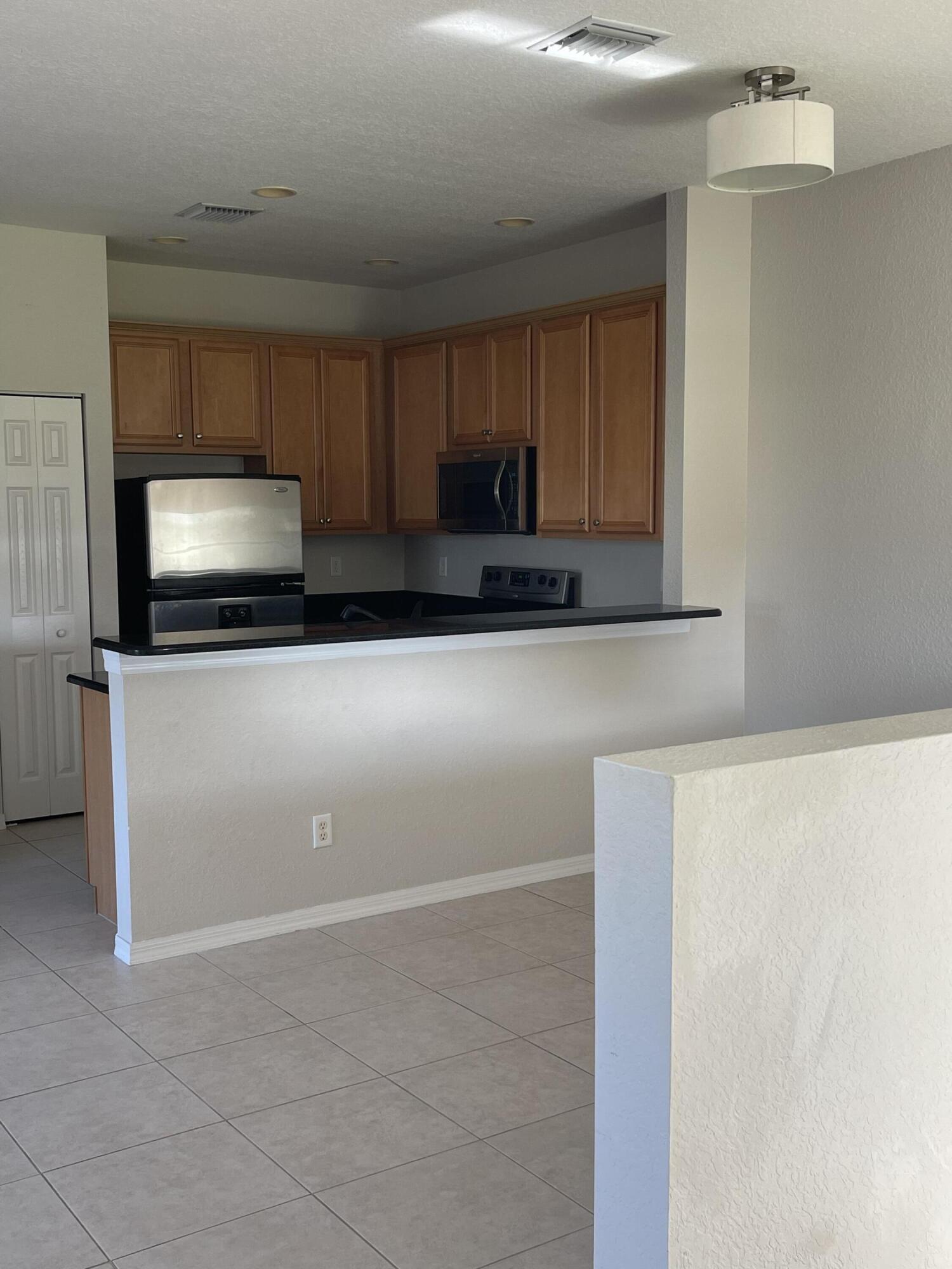 LEXINGTON LAKES - Residential Lease