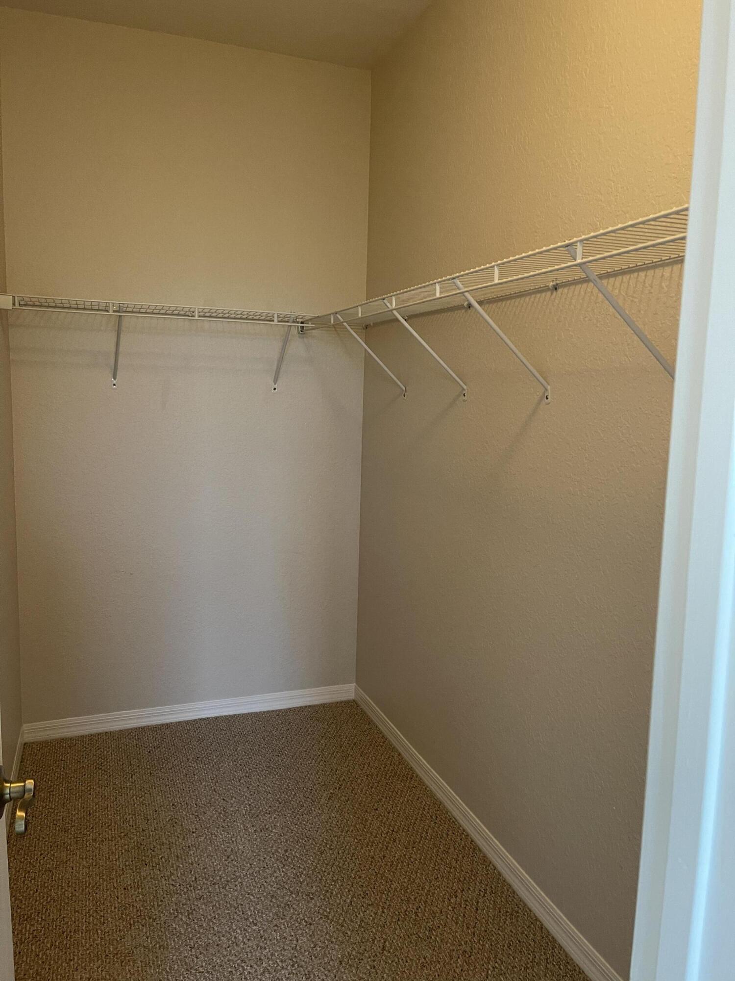 LEXINGTON LAKES - Residential Lease