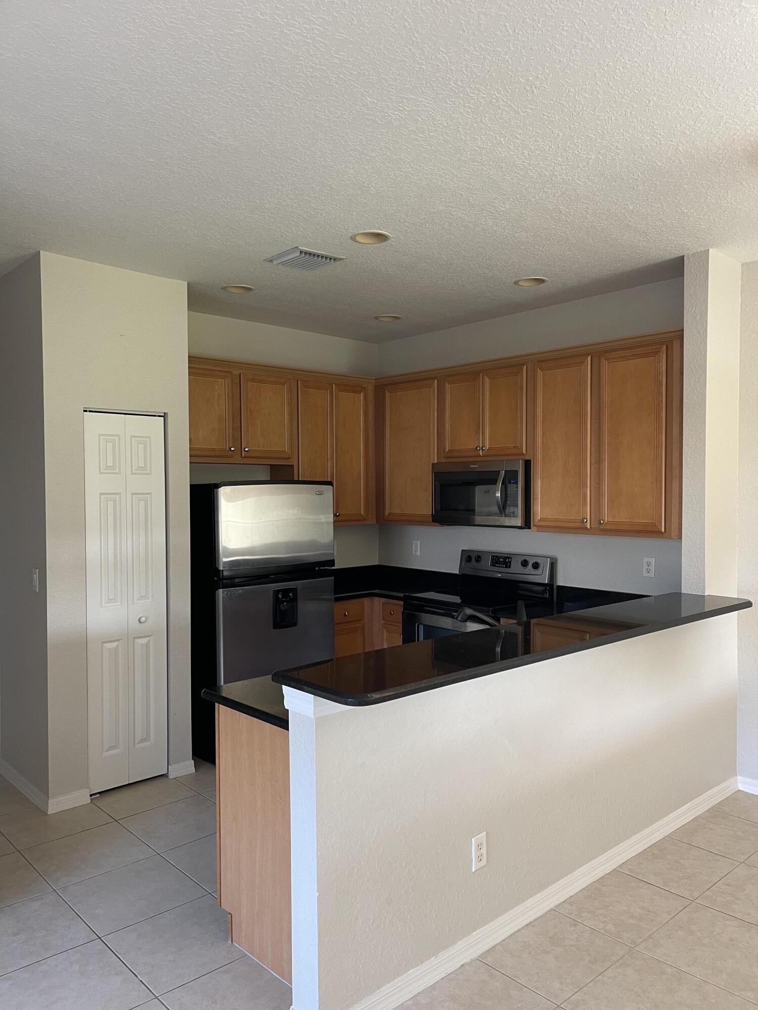 LEXINGTON LAKES - Residential Lease