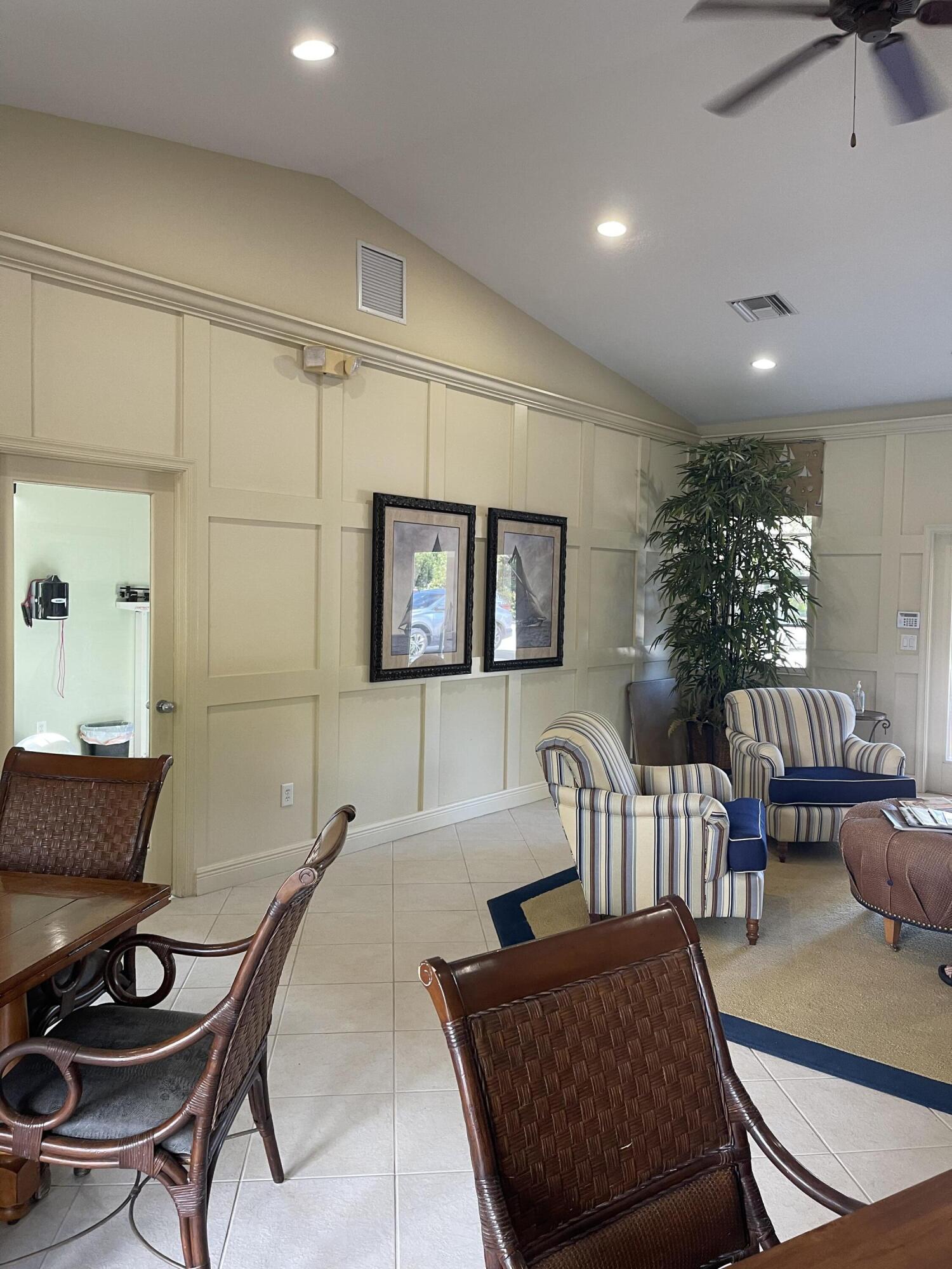 LEXINGTON LAKES - Residential Lease