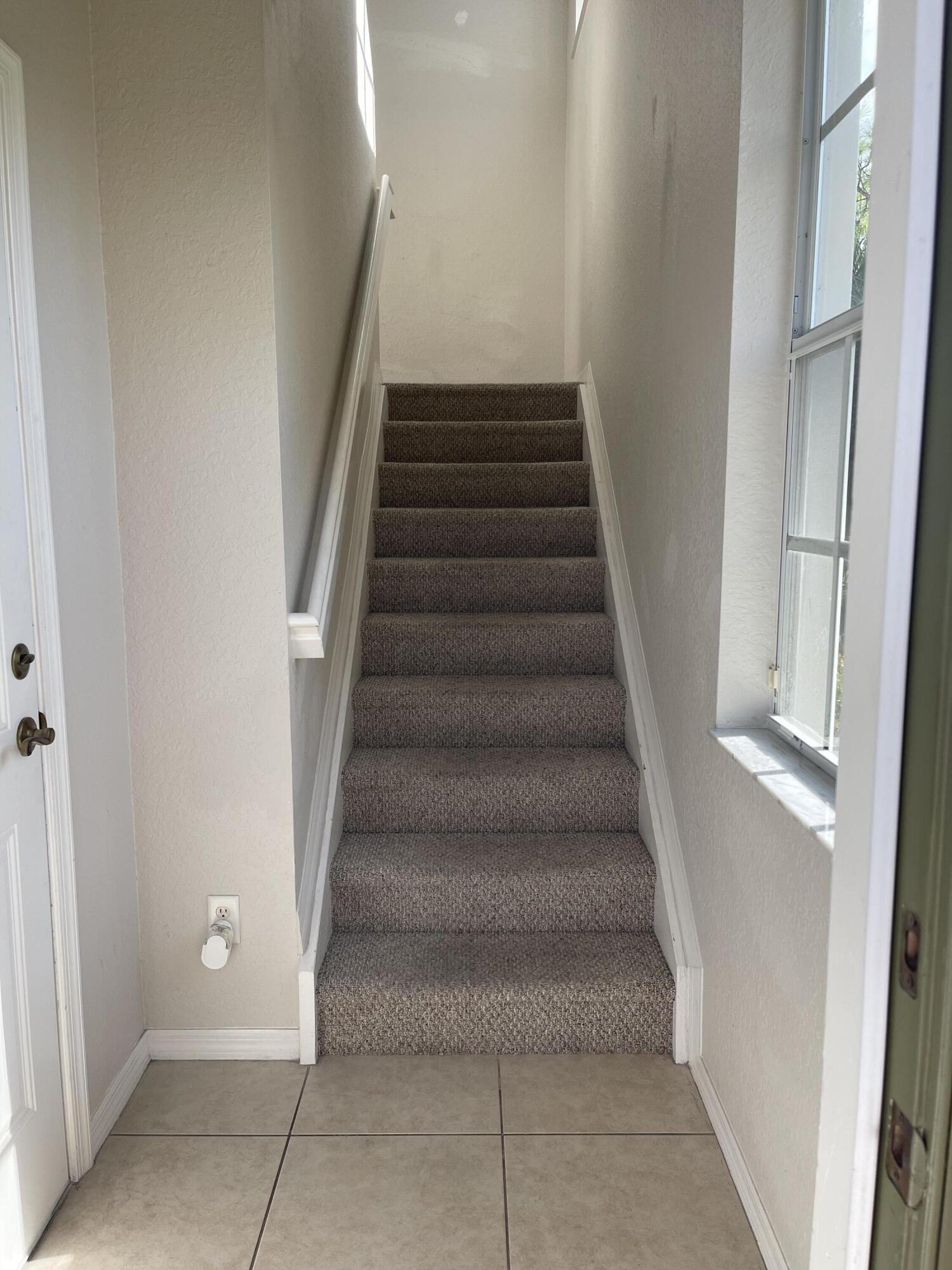 LEXINGTON LAKES - Residential Lease