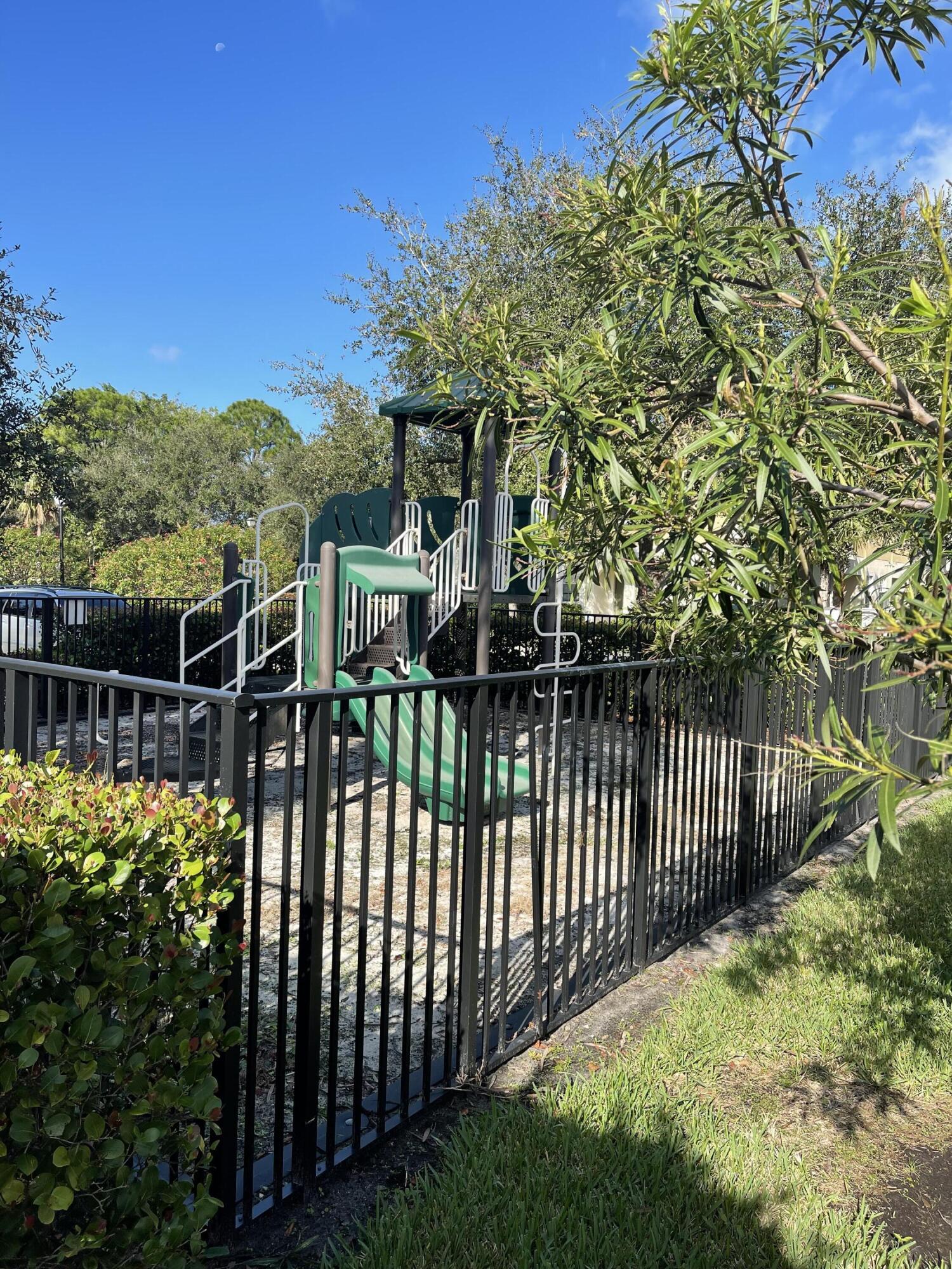 LEXINGTON LAKES - Residential Lease