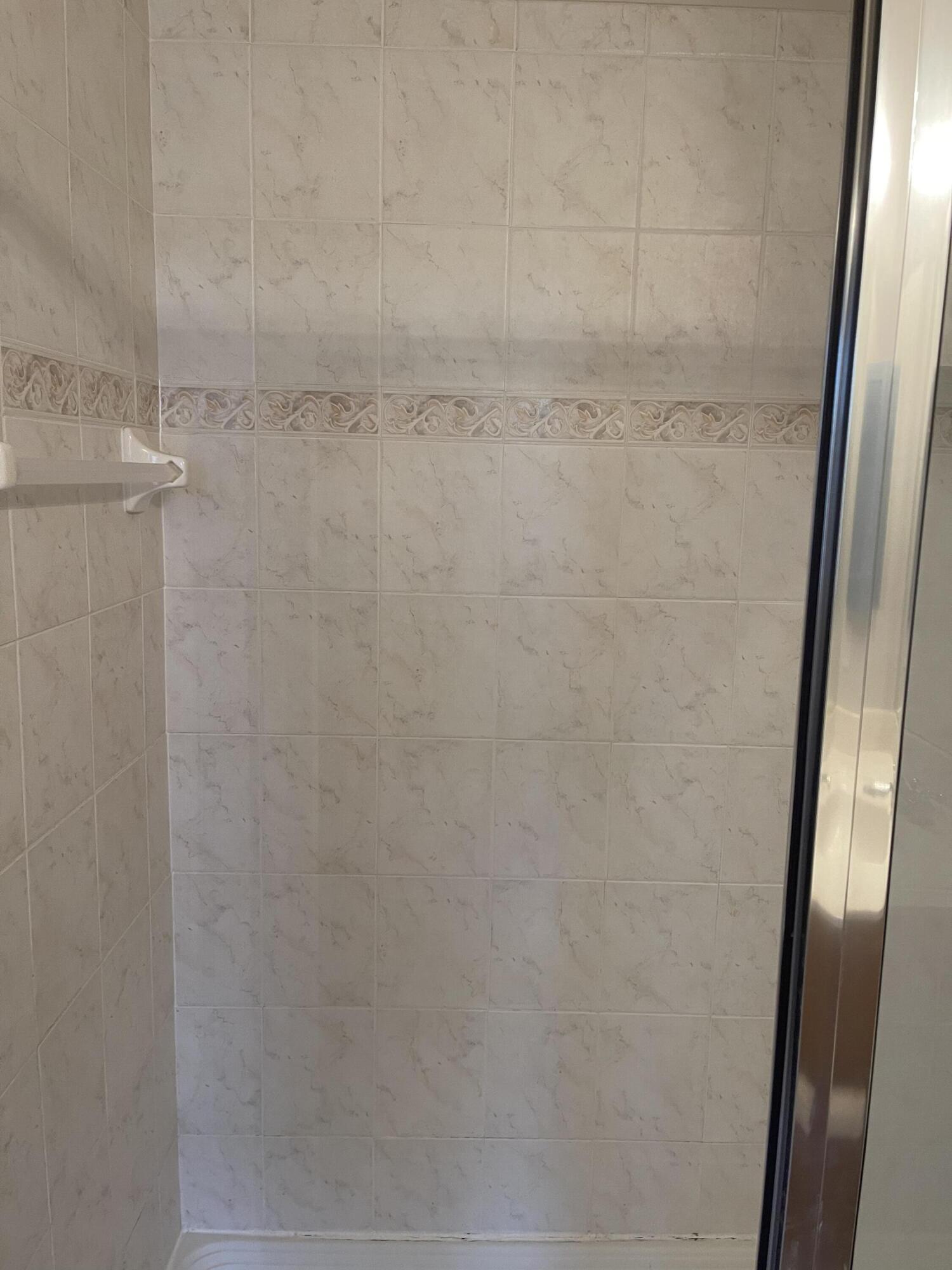 LEXINGTON LAKES - Residential Lease